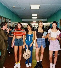 Fashion From 2000 Early 2000s, Disco Outfits For School Spirit Week, 90s Fashion Outfits 1990s Style Vintage, 80’s Fashion Women, 2000 Party Outfit, Colorful Y2k Outfits, 80s Aesthetic Fashion, Photoshoot Fits, Cute 80s Outfits