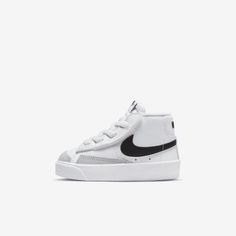 Your little baller can rule the kicks game in the Nike Blazer Mid '77. The vintage look and comfortable feel help this court classic transcend the hardwood as a legend of street style. Blazers Nike, Team Orange, Toddler Nikes, Nike Blazer Mid 77, Nike Blazer Mid, Look Retro, Nike Blazers Mid, Nike Brand