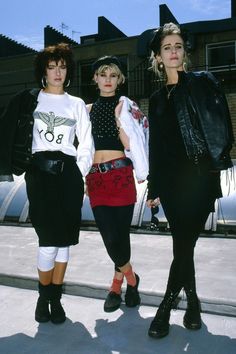 ▷ 1001 + Ideas for 80s Fashion Inspired Outfits that Will Get You Noticed 80s Fashion Women, 80s Inspired Outfits, 80s Fashion Outfits, Look 80s, 80s Party Outfits, Legging Court, 80s Fashion Trends, Casual Attire For Women, Fall Fashion Skirts