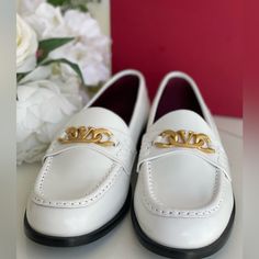 Brand New With A Box And Dust Bag No Trade Valentino Rockstud Flats, Gold Loafers, White Loafers, Patent Leather Ballet Flats, T Strap Flats, Valentino Garavani Shoes, Embellished Flats, Ankle Strap Flats, Studded Flats