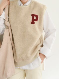 Soft and cosy round neck fleece cotton vest with printed letter on front. Model is wearing MINUSEY ONE SIZE. Please allow 5-12 days shipping when in restocking. * MINUSEY ONE SIZE = EU 34-38, US 2-6* 90% Cotton / 10% Polyester* Dry clean* Made in Korea - Model Height: 163cm/5'4" (US2, EU34) Cotton Vest, Fleece Vest, Round Neck, Sweatshirts, How To Wear, Black