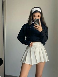 دورة شهرية, Mode Ulzzang, White Tennis Skirt, Tennis Skirt Outfit, Look Retro, Elegante Casual, Mode Ootd, Elegantes Outfit, White Skirt