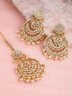 Shipping by UPS Courier with tracking Delivery within 10-12 days Crescent Shaped Chandbalis Gold-toned has kundan and pearls Secured with a post and back This is a handmade item made by skilled women crafters from India Material- Copper Stunning Gold Plated Dangle And Drop Pearls Earrings Nickel and Lead Free Length of the earrings 9.5 Cm Closure Post and Back Occasion Ethnic Indian Wedding Jewelry Sets, Indian Jewelry Earrings, Perhiasan India, Indian Bridal Jewelry Sets, Bridal Jewelry Vintage, Kundan Jewelry, Jewelry Set Design, Indian Jewellery Design Earrings, Maang Tikka