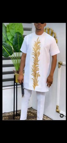 A well tailored embroidery White kaftan for men. Men Kaftan Designs Latest, White Kaftan For Men, Men Kaftan Designs, Kaftan Styles For Men, Latest Kaftan Designs, Men Wedding Dress, Agbada Design, Kaftan For Men, Men Kaftan