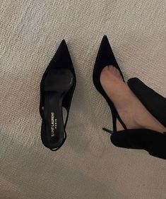 Saint laurent girl boss✨✨✨ Classy High Heels, Black Heels Outfit, High Heels Outfit, Heels Elegant, Heels Aesthetic, Shoes Aesthetic, Shoes Elegant