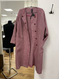 Linen coat, Linen clothing, Pink linen Coat, Womens clothing, Linen fashion, Spring coat  Linen coat with silk linning. Natural materials. The coat has two pockets.   Coat is made from 100% natural linen fabric.   100 % silk fabric Sizes whith you can order  - 40/L *100% linen , 100% silk *washable at 40oC (105 oF) Each item is individually cut and sewn by order, especially for you. Handmade, quality items take time. Thanks so much for your patience.  * Please note that actual colors may vary du Single Breasted Linen Blazer For Daywear, Linen Single Breasted Blazer For Daywear, Winter Linen Outerwear With Pockets, Long Linen Outerwear For Fall, Fall Linen Blazer With Buttons, Linen Outerwear With Pockets For Daywear, Fall Linen Blazer For Daywear, Single Breasted Linen Outerwear For Daywear, Fall Linen Outerwear With Buttons