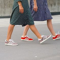 Adidas Gazelle Women Outfit, Pink Gazelle, Adidas Gazelle Blue, Gazelle Outfit, Adidas Gazelle Pink, Adidas Gazelle Women, White Skirt Outfit, Adidas Gazelle Outfit, Outfit Ideas Pink