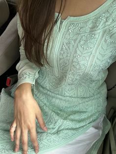 chikankari kurti lucknow chikan work green kurti eid outfit inspo eid pictures inspo car selfie idea aesthetic ethnic wear ideas Mode Hijabi, Traditional Indian Dress, Casual Indian Fashion, Desi Fashion Casual, Casual College Outfits, Desi Clothes, Indian Dresses Traditional, Traditional Indian Outfits, Trendy Dress Outfits