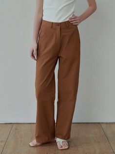 This is a modern and feminine pants by SIEERING that is made out of high quality and sturdy material. With distinctive mood of the design and comfortable wear, you can style it for your casual daily outfit.- Stitch detail on front, back, and side- Wood button detail- Feminine and romantic mood Non-stretch Wide Leg Bottoms For Everyday, Cotton Wide Leg Dress Pants For Fall, Wide Leg Cotton Dress Pants For Fall, Brown Relaxed Fit Wide Leg Pants For Work, Brown Wide Leg Pants With Relaxed Fit For Work, Brown Relaxed Fit Wide Leg Work Pants, Cotton Wide-leg Pants For Work, Wide-leg Cotton Pants For Workwear, Versatile Cotton Wide Leg Pants For Business Casual