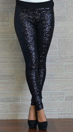 <3 Glitter Leggings Outfit, Glitter Leggings, Sequin Leggings, Leggings Outfit, Looks Style, Mode Inspiration, Look Chic, Fashion Sense, Street Fashion