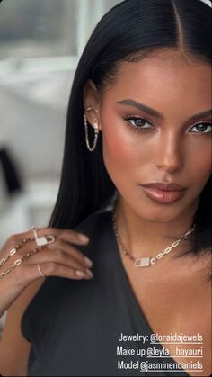 Classic Makeup Black Women, Dark Skin Jewelry, Corporate Makeup Looks Black Women, Black Woman Elegant Hairstyles, Old Money Makeup Black Women, Clean Make Up Black Women, Indian Baddie Makeup, Tonal Makeup, Wedding Makeup For Black Women