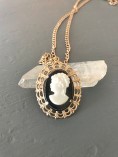 Vintage Art Deco Necklace, Victorian Revival, Necklaces Pendant, Rose Quartz Earrings, Shell Ring, Pretty Pendant, Art Deco Necklace, Cameo Necklace, Cameo Pendant