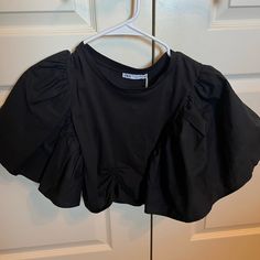 Zara Puffy Sleeve Crop Top In Size Small Black Cropped Cotton Blouse, Black Puff Sleeve Crop Top For Spring, Black Cropped Tops For Spring, Black Puff Sleeve Top For Brunch, Black Cropped Ruffle Crop Top, Zara Black Top For Spring, Zara Black Tops For Spring, Chic Black Puff Sleeve Crop Top, Black Crop Top Blouse For Spring