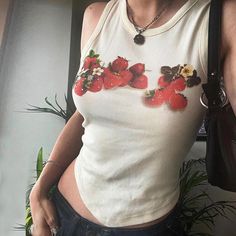 Strawberry Crop Top, White Strawberry, The Cardigans, Quoi Porter, Tshirt Women, Outer Wear, New Retro, Stil Inspiration, Mode Inspo