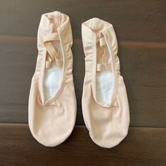 Bloch Performa Ballet Shoes Stretch Canvas S0284l Theatrical Pink 7c New! These Ballet Shoes Are Brand New In Original Bag And Box, No Flaws. They Have Never Been Tried On Or Worn. Box Is Not In Pristine Condition But It Does Not Compromise The Shoes. Leather Sole Canvas Exterior Cotton Lining Made In Cambodia Non-slip Ballet Dance Shoes With Closed Toe, Pink Closed Toe Dance Shoes For Spring, Pink Round Toe Dance Shoes For Spring, Pink Ballet Dance Shoes With Round Toe, Non-slip Ballet Dance Shoes With Round Toe, Pink Round Toe Ballet Dance Shoes, Spring Ballet Dance Shoes With Soft Sole, Flat Synthetic Dance Shoes For Spring, Spring Synthetic Closed Toe Dance Shoes