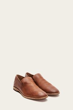 Chris Venetian | The Frye Company Older Mens Fashion, The Frye Company, Wardrobe Stylist, Shoe Gifts, Clothes Horse, Mens Oxfords, Men's Wardrobe, Style Expert, Leather Slip Ons