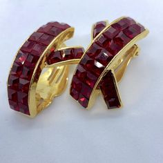 Bright Faux Ruby Red Retro X Shaped Gold Tone Clip Earrings Really Sparkle Statement Red! Unsigned. 1 1/4” Long Pre-Owned Never Worn Red Retro, Clip Earrings, Earrings Color, Ruby Red, Red Gold, Lady In Red, Clip On Earrings, Ruby, Gold Tones