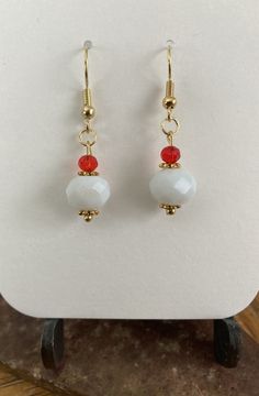 10 mm White Rondelle Crystals with a 4mm Red Rondelle Crystal Gold toned earring wire made of zinc and iron alloy. It's lead and nickel free. Red Bead Earrings, Earring Wire, Blue Dangle Earrings, Native Style, Bugle Beads, Red Bead, Beaded Earrings, Jewelry Inspiration, Jewelry Earrings Dangle