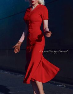 Red Mermaid Wiggle / Custom Made Dress Retro 50s Made to - Etsy Retro Dress 50s, Pinup Clothing, Vestidos Pin Up, 1930's Dresses, Mad Men Dresses, 1950s Pinup, 1960s Dresses, Vestidos Retro, Red Mermaid