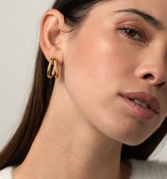 Meet these are lightweight, tarnish-free, and waterproof earrings! We love these modern double hoop earrings. Style these earrings up for a fun night out or make them an essential part of your daily line up.
Size:25mm Waterproof Earrings, Double Hoop Earrings, Hoop Earrings Style, Skin Allergies, Zodiac Necklaces, Flower Bracelet, Everyday Jewelry, Gold Hoop, Gold Hoop Earrings