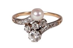 Ancient gold ring in the form of "toi et moi" with pearl and diamonds. Its main diamond in an old brilliant cut weighing 0.38 ct contrasts perfectly with a white saltwater cultured pearl of approx. 5.16mm. Additionally, the ring is set with 13 8/8-cut diamonds and an old brilliant with a total weight of 0.45ct. Origin: France, around 1920. (preserved French hallmark) Ring made of yellow 14-carat gold and platinum elements. Product weight: 3.2g Size: 15 (55) - size adjustment possible. The purcha Ancient Gold Ring, Antique Gold Ring, Antique Gold Rings, Pearl And Diamond Ring, The 20th Century, Gold Gold, Rings Statement, Antique Gold, Diamond Rings