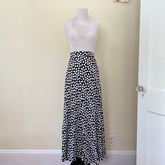 Zara Black & White Polka Dot High Waisted Maxi Skirt Fitted Long Skirt In Polka Dot, Fitted Polka Dot Long Skirt, Fitted Polka Dot Skirt For Day Out, Zara Fitted Pleated Maxi Skirt, High Waisted Plaid Skirt, Black And White Polka Dot Skirt, High Rise Denim Skirt, Brown Maxi Skirts, White Polka Dot Skirt