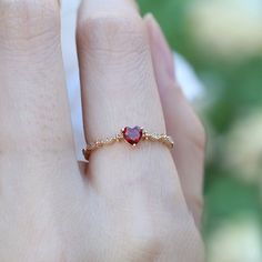 Classy Engagement Rings, Cute Promise Rings, Hand Jewelry Rings, Couple Ring Design, Unique Gold Jewelry Designs, Gold Bracelet Simple, Cute Engagement Rings