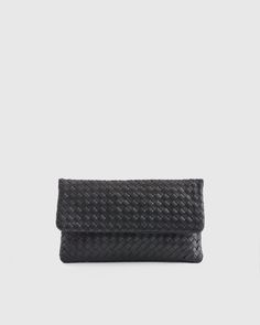 Our Italian Leather Handwoven Convertible Clutch is the perfect combination of luxury and versatility. Handcrafted with the finest Italian leather, this clutch showcases impeccable craftsmanship and attention to detail. And because it features a removable Gold Chain Link Necklace, Luxury Clutch, Quilted Wallet, Sustainable Leather, Vegan Leather Bag, Black Clutch, Tote Bag Leather, One Bag, Chain Link Necklace