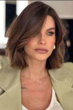 24 Hairstyles For Older Women: Effortless Beauty At Any Age Shoulder Length Hairstyles For Fine Hair, Mommy Haircut, Mommy Haircuts, Middle Age Hair, Hair Lookbook, Middle Aged Women Hairstyles, Haircut For Face Shape, Middle Aged Woman, Hairstyles For Older Women