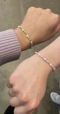 Special Gifts For Best Friend, Gift Ideas For Best Friends, Cincin Diy, Friends Aesthetics, Gifts For Your Best Friend, Best Friend Gift Ideas, Kalung Manik-manik, Friend Gift Ideas, Pola Manik