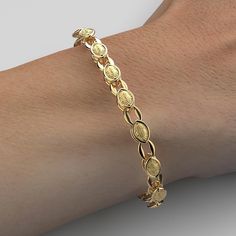 Discover our exquisite Italian Gold Bracelet, a true masterpiece of craftsmanship and elegance. Crafted in your choice of 14k or 18k solid gold, this Baroque Style Link Bracelet is a radiant symbol of luxury and style. • 14k or 18k Gold • The Bracelet is available in standard 7.5 inch length (18,5 cm). • Made in Italy