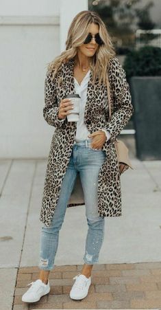 T Shirt Branca, Leopard Print Coat, Mode Casual, Print Coat, Mode Inspo, Looks Style, Fall Winter Outfits, Outfits Casuales, Look Fashion