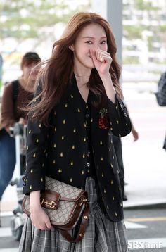 Mule Outfits, Gucci Bag Outfit, Korea Actress, Korean Airport Fashion, Gucci Outfits, Contemporary Clothing, Hijab Chic, Lee Sung