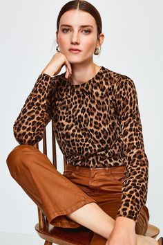 Animal Print Crew Jumper Animal Print Top Outfit, Print Sweater Outfit, Printed Top Outfit, Winter Knitwear, Animal Print Outfits, Brunch Outfit, Karen Millen, Printed Sweater, Fashion Face