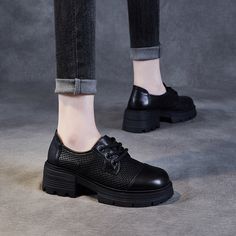 Gender: Women Type: Loafers Main Materials: Cowhide Insole: Pigskin Sole: Rubber Type of Closure: Lace-up... Oxford Boots, Fall Shoes, Retro Stil, Spring Shoes, Winter Shoes, Estilo Retro, Boot Sandals, Loafers For Women, Women Lace