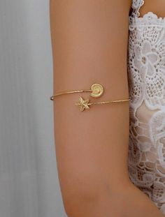 Details:Star, Butterfly Color:Gold Gender:Women Type:Arm Cuff Magnetic:No Material:Iron 🌟 PRODUCT DETAILS: ✅ Introducing our Starfish Shell Upper Arm Cuff, a stunning and modern accessory that brings a touch of the ocean to your style. This adjustable arm band, available in gold , features a charming starfish shell design that complements beach-inspired looks and casual outfits. ✅ Chic Starfish Shell Design: Adorn your upper arm with this stylish cuff bracelet, featuring a unique starfish shell Trendy Summer Star-shaped Jewelry, Gold Cuff Bracelet For Summer, Summer Gift Cuff Bracelet Bangle, Summer Gift Cuff Bangle Bracelet, Conch Shell Decor, Gold Arm Cuff, Upper Arm Cuffs, Arm Bracelet, Gold Sunburst