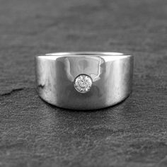 Ring MIA made of sterling silver 925 with white zircon stone embedded with 4 millimeters diameter.  This ring has a simple and minimalist design, but with a body and shine that makes it stand out and shine enormously. A wide ring with character and personality. Available size US 7 (17,3 mm inner diameter). We can customize the ring with a natural diamond if you wish!! We want you to take home just what you want. Wide Ring, Wide Rings, White Band, Design Simple, Rings Statement, Silver 925, Silver Fashion, Natural Diamonds, Minimalist Design