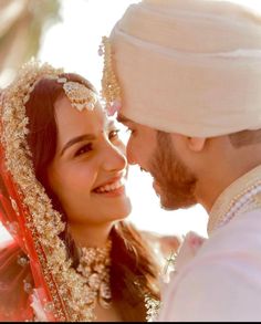 Vivah Mandap, Indian Wedding Pictures, Bride Groom Photoshoot, Indian Wedding Poses, Mumbai Wedding, Bride Photos Poses, Groom Photoshoot, Engagement Photography Poses, Indian Wedding Photography Couples