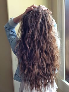 Thick hair curls, going to try and do this somehow Brown Wavy Hair, Tumblr Hair, Loose Waves Hair, Natural Wavy Hair, Hair Styles 2017, Long Wavy Hair, Loose Hairstyles