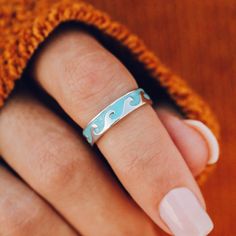 Reversible Enamel Wave Ring | Pura Vida Bracelets Wave Ring Silver, Accesorios Aesthetic, Reversible Ring, Beach Rings, Summer Rings, Pura Vida Bracelets, Wave Ring, Pretty Jewelry, Funky Jewelry