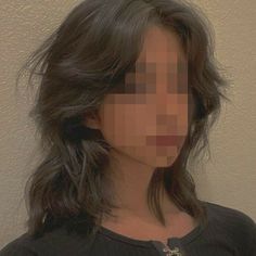 Short Brown Hair Half Up Half Down, Wolf Cut Aesthetics, Layered Hair Cuts For Medium Hair, Medium Feminine Haircut, Wolfcut Thick Hair Wavy, Wolfcut With Wavy Hair, Haircuts For Thick Hair And Round Face, Disconnected Layers Medium