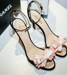 Slingback Chanel, Espadrilles Chanel, Detailed Fashion, Hak Tinggi, Chanel Heels, Mode Glamour, Heels Designer