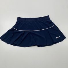 Brand New Item With Original Tags. Brand: Nike Color: Navy Size: M Womens See Images For Reference. Dream Clothes Skirts, Nike Mini Skirt, Coquette Lululemon, Navy Blue Skirt Outfits, Navy Blue Outfit Ideas, Navy Blue Clothes, Navy Blue Outfits, Athletic Wear Women, Navy Tennis Skirt