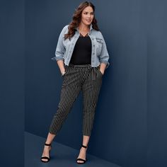 Plus Size Hacks, Jean Jacket Styles, Look Books, Trendy Chic Outfits, Fall Ootd, Trendy Plus Size Fashion, Stripe Pants, Challis Fabric, Mama Style