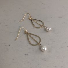 ▫️Simple elegance with these Single Pearl dangle earrings ▫️These earrings are made with two Freshwater Pearls and are constructed with 14 Karat Gold Filled components including the French hooks ▫️These earrings are lightweight and so easy to wear dressed up or down and would be perfect for a bride to be ▫️All Invoke jewelry is mailed in a gift box with a twine ribbon closure and are ready to be opened as a gift Delicate Teardrop Linear Earrings For Anniversary, Everyday Minimalist Pearl Drop Teardrop Earrings, Elegant Teardrop 14k Gold Filled Earrings, Minimalist Drop Earrings For Wedding, Minimalist Pearl Drop Teardrop Earrings, Elegant Teardrop Earrings For Everyday, Minimalist Nickel-free Pearl Earrings For Formal Occasions, Minimalist Teardrop Pearl Drop Dangle Earrings, Everyday Teardrop Pearl Drop Earrings