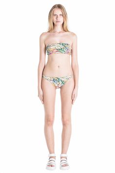 Side of Diane bandeau swimsuit in Tropical print. Bandeau Swimsuit Top, Swimsuit Edition, Bandeau Swimsuit, Luxury Swimwear, Print Swimsuit, Beach Print, Made In Brazil, Swim Suit Bottoms, Bandeau Top