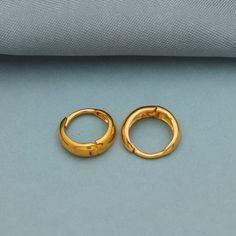 Beautiful yellow gold earrings  Gold Purity- 20k yellow Gold Weight -  2 grams approx Length - 1.2 cm approx Width - 1.2  cm approx Click here  https://morvijewels.etsy.com/    to get more discount and offers Happy to take wholesale bulk orders. Please note -  Welcome to our Etsy shop where we offer exquisite 22k gold hoop earrings! Our collection features delicate and elegant designs that are perfect for adding a touch of luxury to any outfit. When it comes to hoop earrings, it's important to n Gold Simple Design Huggie Jewelry, Gold Huggie Jewelry With Simple Design, Gold Small Hoop Huggie Earrings For Wedding, Gold Huggie Hoop Earrings Hallmarked, Traditional Gold Hoop Huggie Earrings, 22k Gold Round Hoop Earrings, Gold 22k Hoop Huggie Earrings, Gold Huggie Earrings For Wedding, Gold Earrings For Women Indian