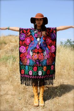 Beautiful Gypsy Vintage Hand Embroidered Peacocks Mexican Poncho 1960s 1970s: Peacock Stuff, Embroidered Peacock Mexico Fashion, Mexican Fashion, Mexican Embroidery, Mexican Outfit, Bohemian Hairstyles, Mode Boho, Mexican Dresses, Mexican Style, Vintage Mexican