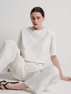 Composition : 100% cottonCountry of Origin : Republic of Korea Modern Cotton Top With Relaxed Fit, Modern Relaxed Fit Cotton Tops, Chic White Cotton T-shirt, Chic Cotton T-shirt For Work, Boxy Fit Top For Summer Workwear, Chic Boxy Fit Cotton Top, Summer Boxy Fit Top For Workwear, Chic Boxy Fit Tops For Summer, Chic Boxy Fit Summer Tops