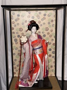 Vintage Japanese Oyama Doll 17" Silk Kimono Geisha Folk Craft W/ Glass Case Kimono Geisha, Japan Geisha, Geisha Doll, Cute Kimonos, Japanese Doll, Tiny World, Japan Style, Japanese Dolls, Glass Case